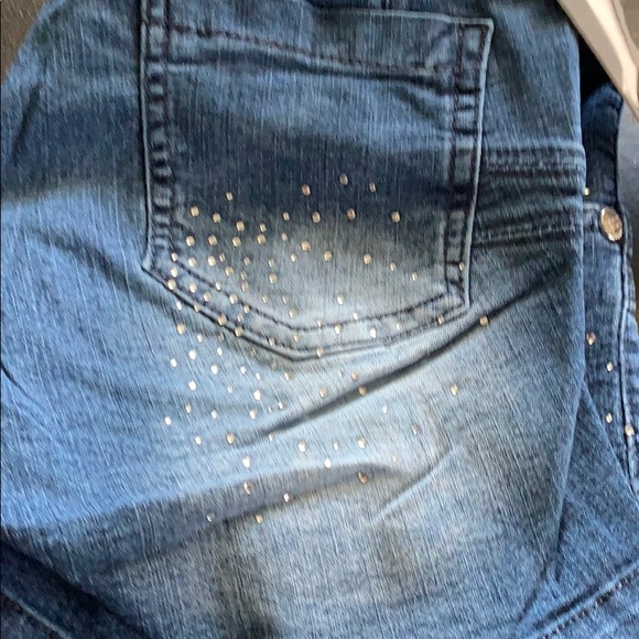 Brand new CYSM Clarise shorts virtual. Size 7 - Picture 4 of 6